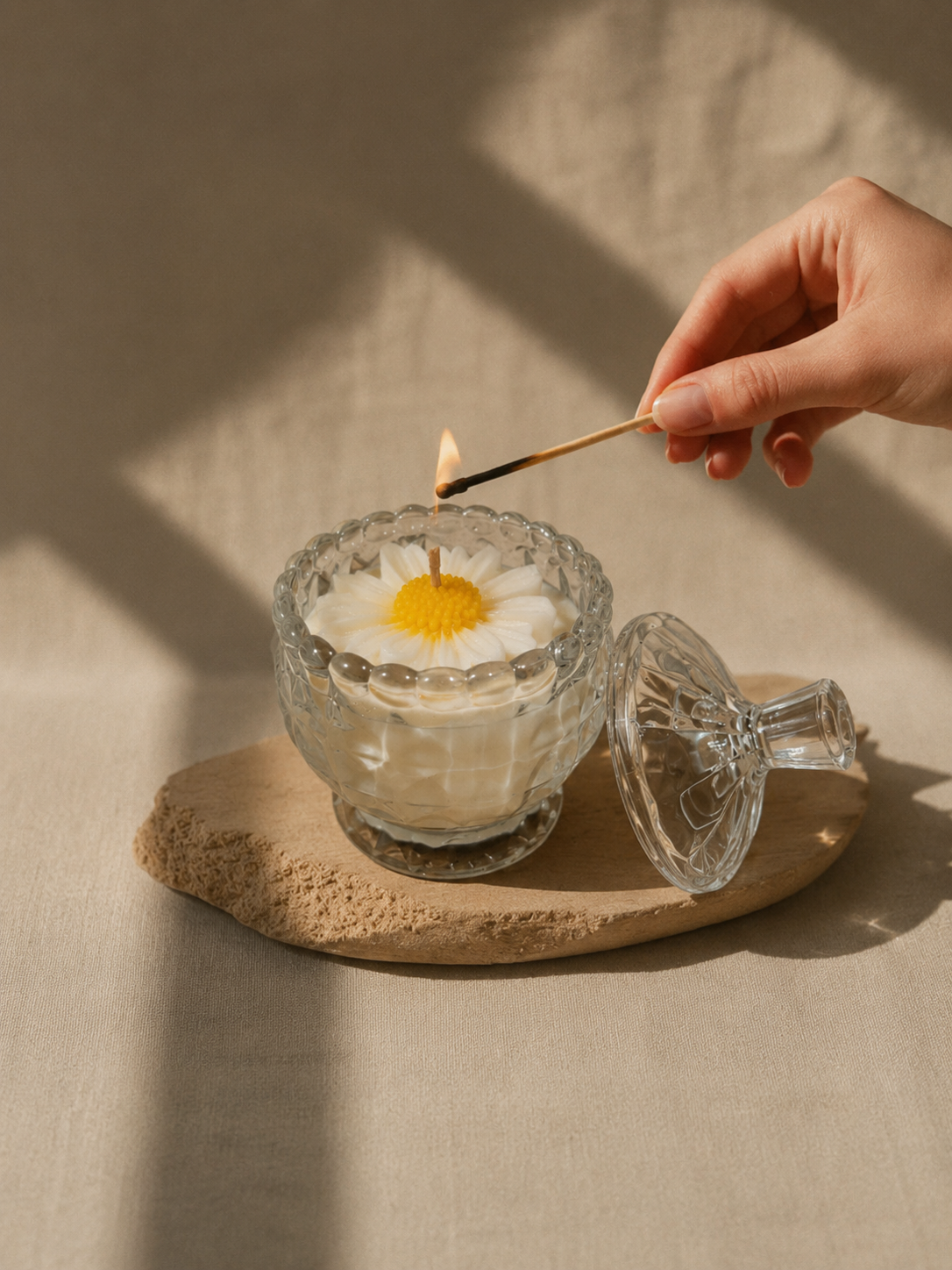 Lumânare parfumată în bombonieră - Vanilie & Bezea 210 g