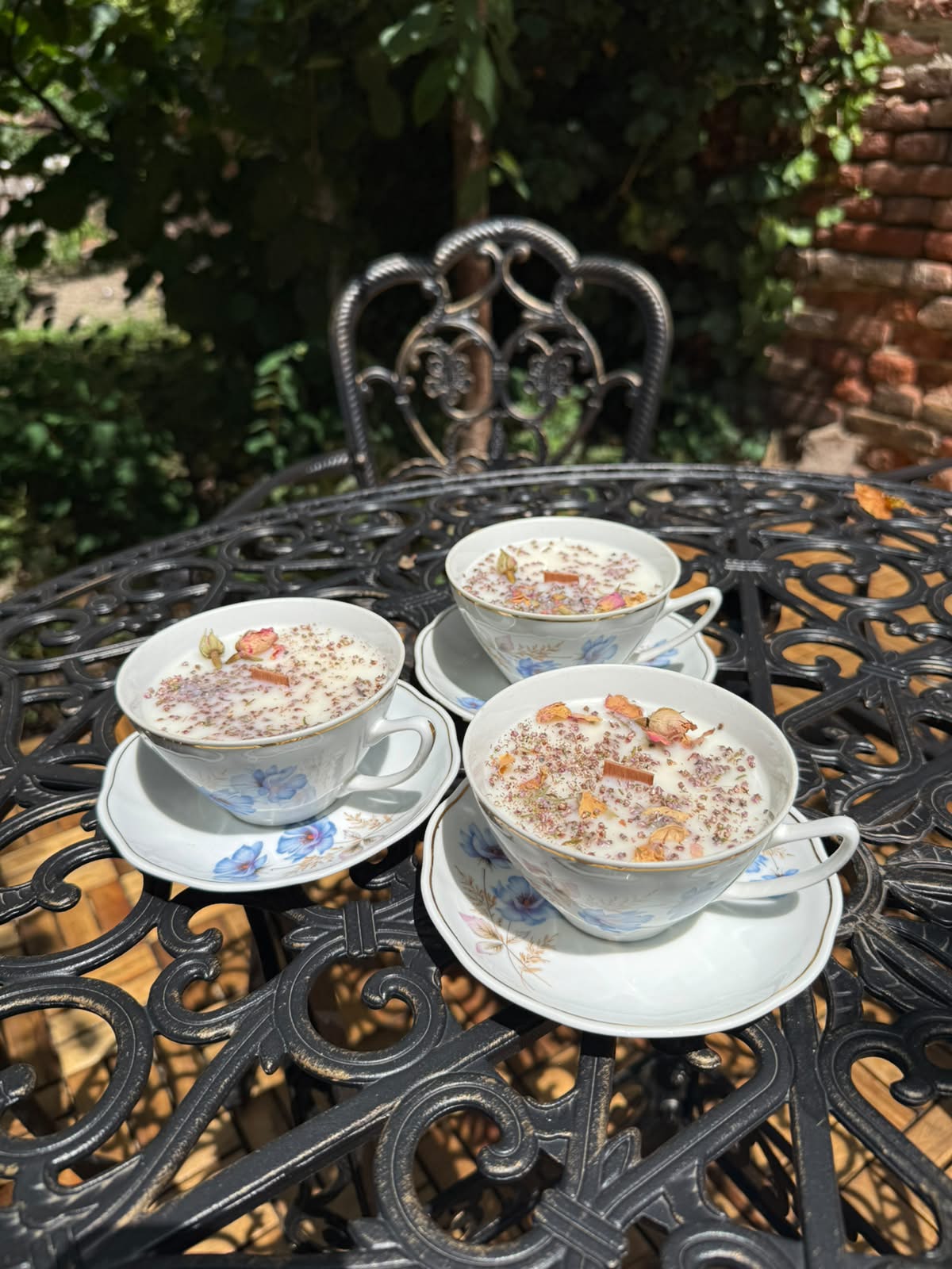 Lumânare parfumată în ceașcă vintage – Cafea & Bezea 170g