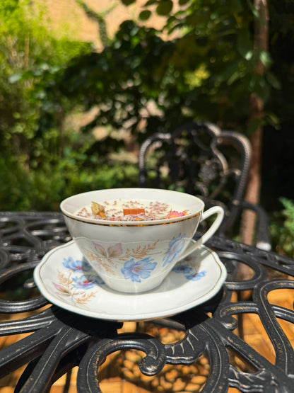 Lumânare parfumată în ceașcă vintage – Cafea & Bezea 170g