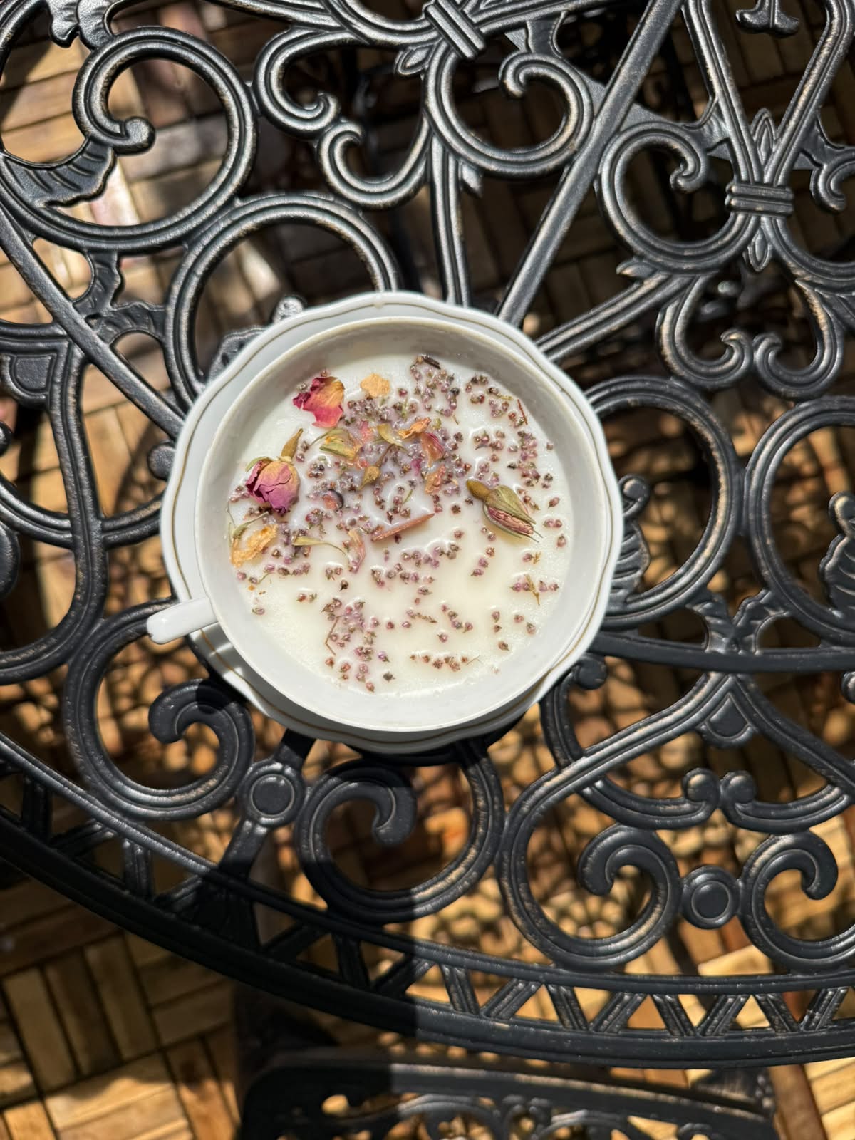 Lumânare parfumată în ceașcă vintage – Cafea & Bezea 170g