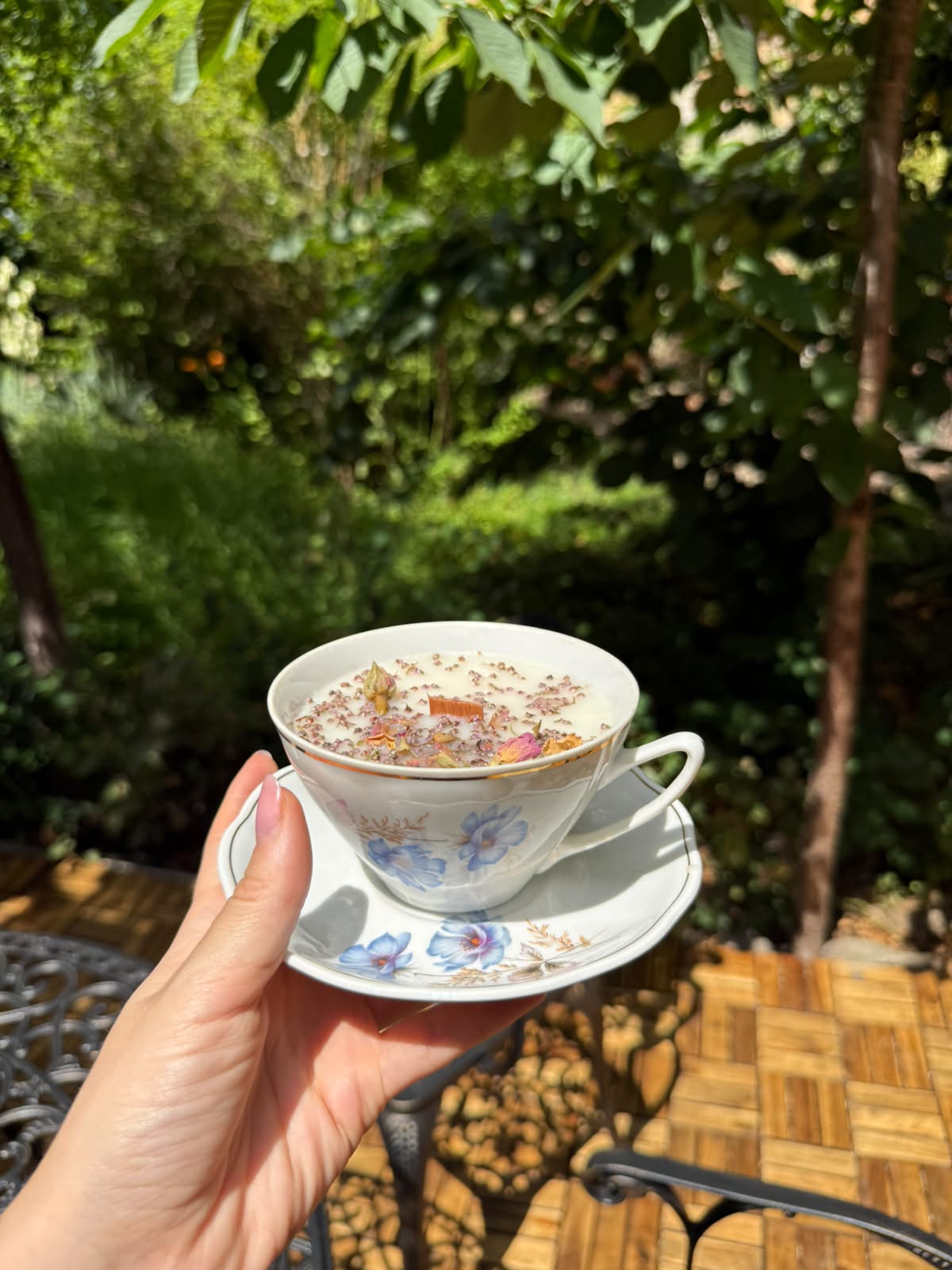 Lumânare parfumată în ceașcă vintage – Cafea & Bezea 170g