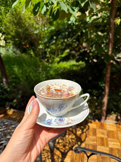 Lumânare parfumată în ceașcă vintage – Cafea & Bezea 170g