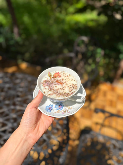 Lumânare parfumată în ceașcă vintage – Cafea & Bezea 170g